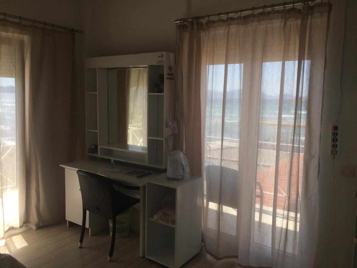 Petrakis Beach 레프킴미 외부 사진